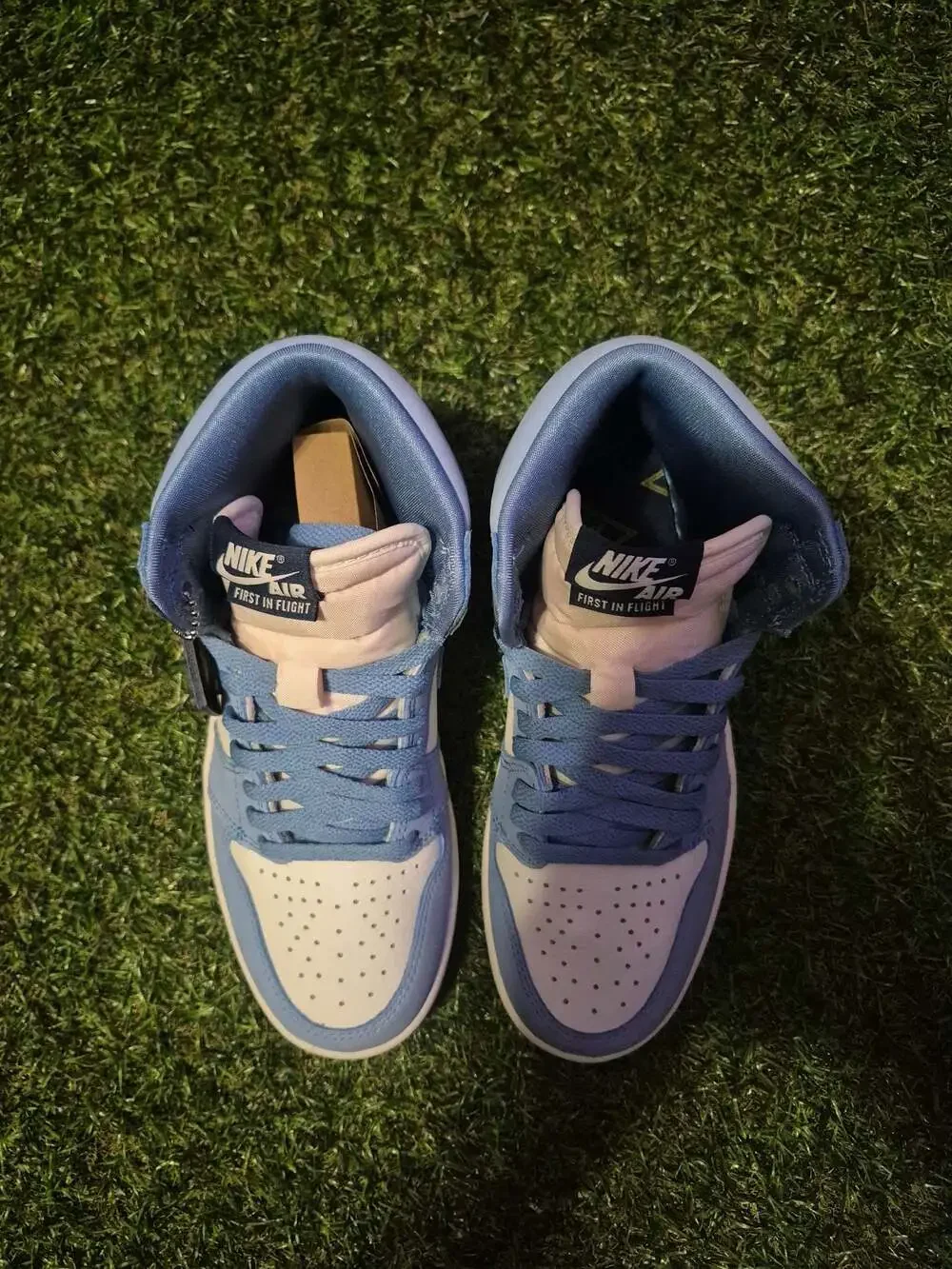 Air Jordan 1 Retro High OG First In Flight University Blue Midnight Navy